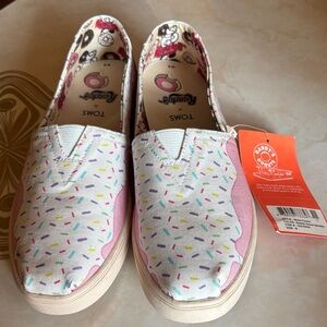 TOMS + Randy’s Donuts Women’s Sprinkle Pattern Sneakers Size 9